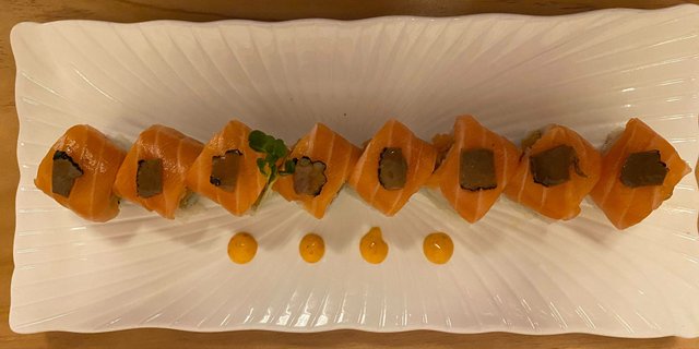 Truffle Salmon Roll
