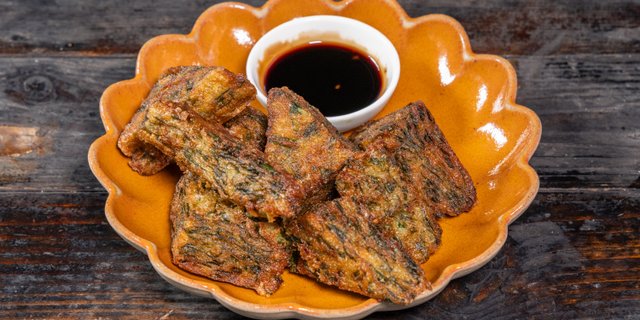 Gui Chai Tod (Chive Pancake)