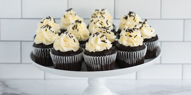 Vegan Tuxedo Cupcakes