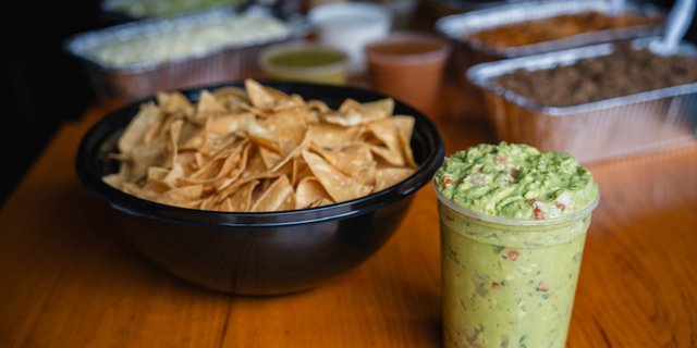 Chips & Guacamole