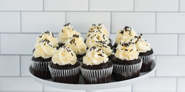 Vegan & Gluten-Free Vanilla Tuxedo Cupcakes