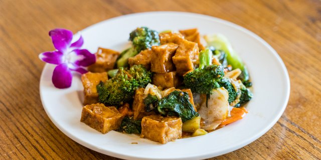 Garlic Tofu W/ Vegetable Box