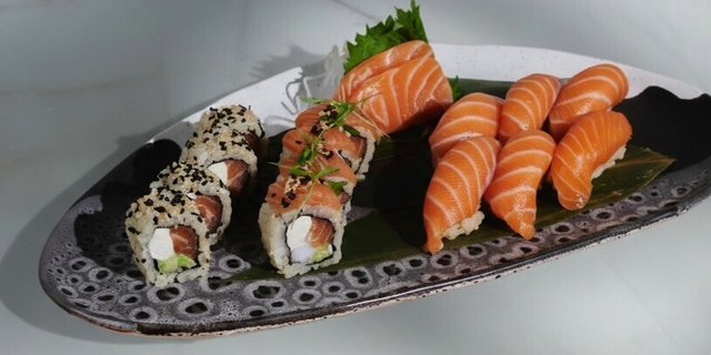 Full Salmon Lovers Platter