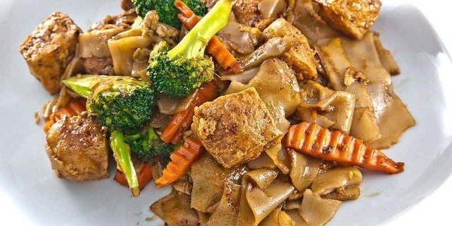 Phad See Ew Tray