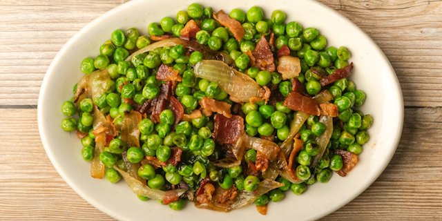 Green Peas With Bacon & Caramelized Onions