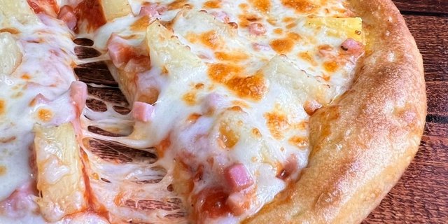 Hawaiian Flatbread Thin-Crust Pizza