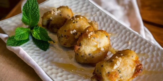 Fried Banana w/ Honey