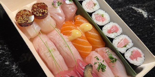 Sushi Deluxe Box