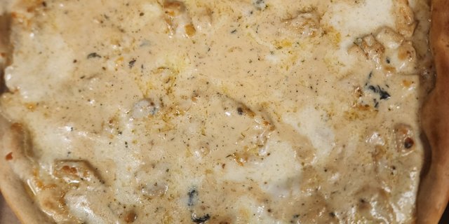 Chicken Alfredo Pizza