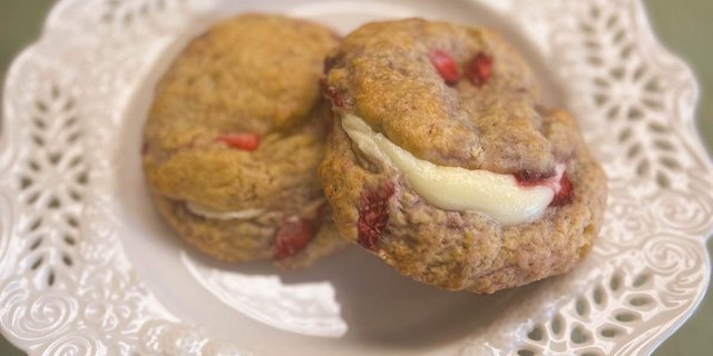 Strawberry Cheesecake Cookies