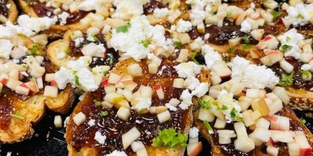 Apple Honey Goat Cheese Crostini