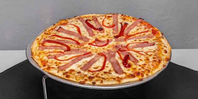 Jamon & Morrones Pizza