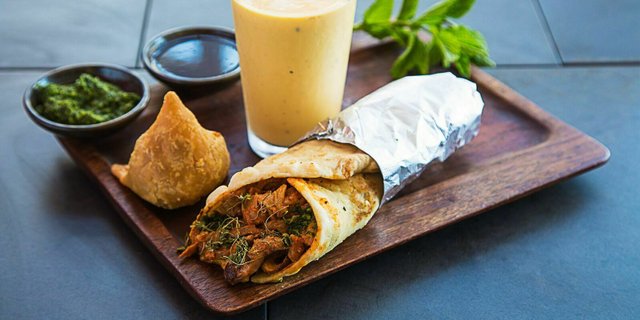 Naan Kati Roll & Samosa Lunch Box