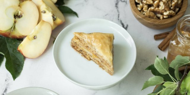 Apple Walnut Pie Baklava Box