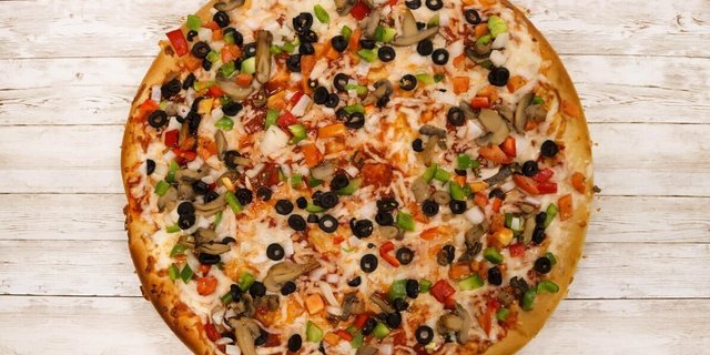18" All Veggie Pan Pizza
