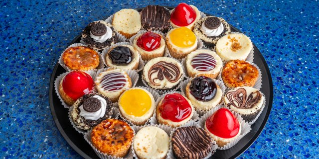 24 Assorted Cheesecake Poppers