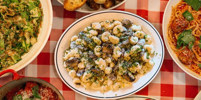 Creamy Mushroom Marsala Pasta Tray