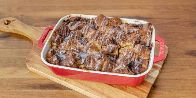 Cinnamon Bun Bread Pudding Tray