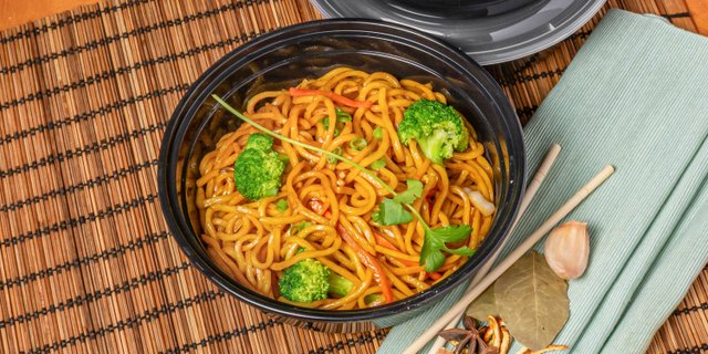 Chicken Lo Mein