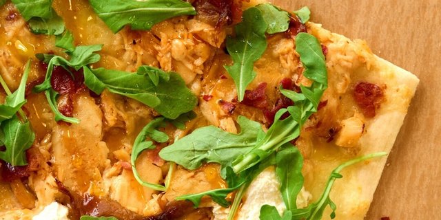 Gluten-Free Honey Sriracha Chicken Pizza