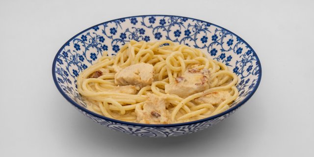 Spaghetti Alfredo W/ Chicken