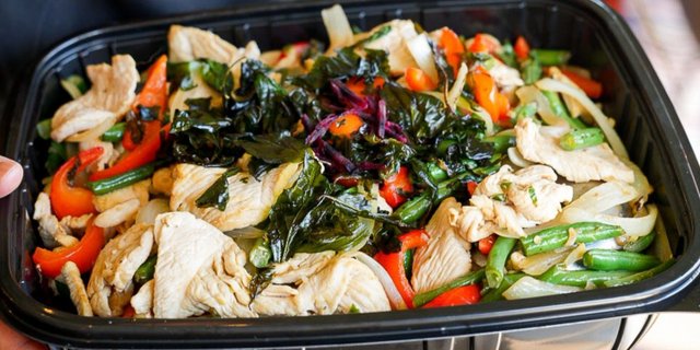 Basil Chicken (Kra-Prow-Kai) Tray