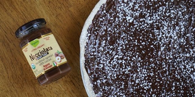 Vegan Hazelnut Chocolate Pizza