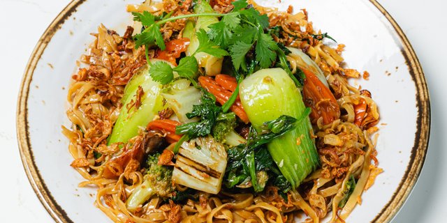 Tofu & Veggie Broad Noodles