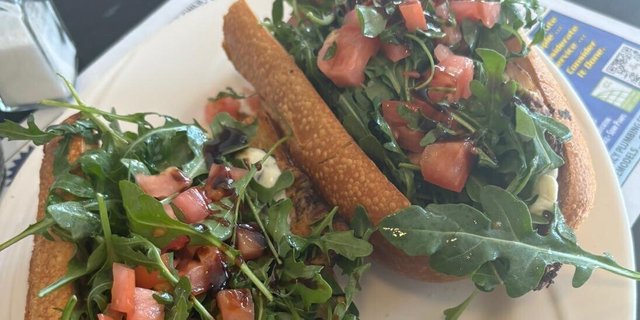 Chicken, Fresh Mozzarella, Tomato & Arugula