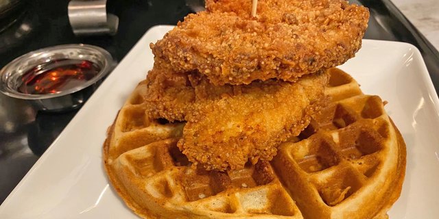 Golden Fried Chicken & Waffles