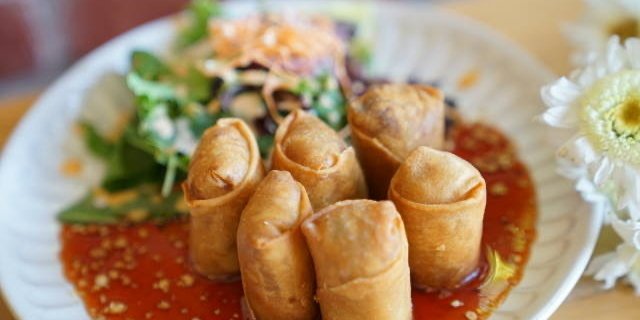 Popiah (Crispy Vegetable Rolls)