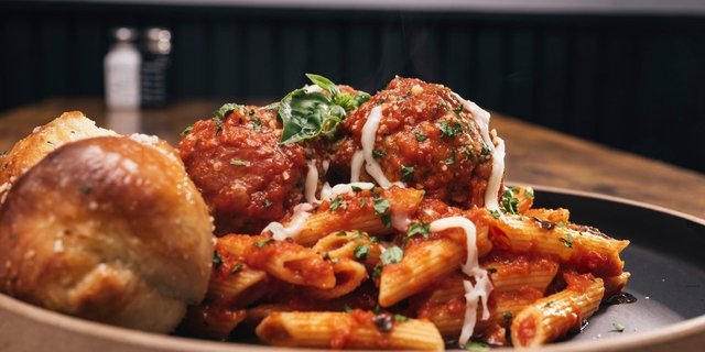 Meatballs & Ziti Pasta