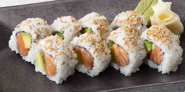 Salmon & Avocado Roll