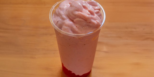Strawberry Smoothie W/ Popping Boba
