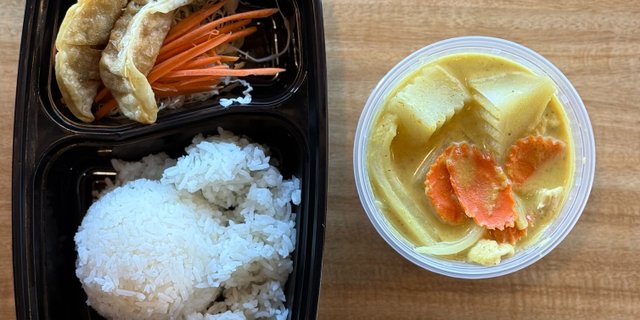 Yellow Curry W/ Chicken Box