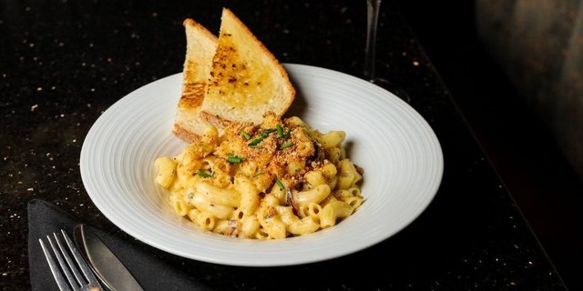 Pepper Bacon Mac & Cheese