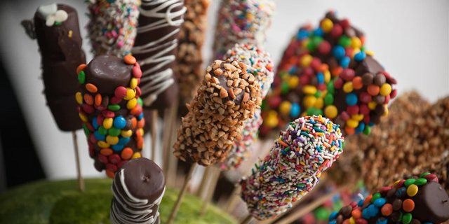 Chocolate-Covered Marshmallow Pops