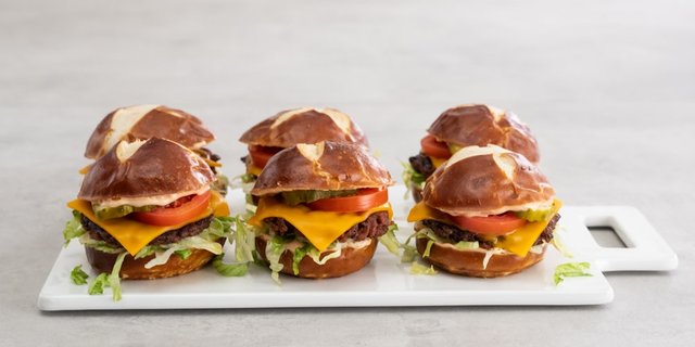 Beyond ™ Classic Chzburger Sliders