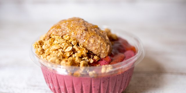 Almond Butter Açaí Bowl