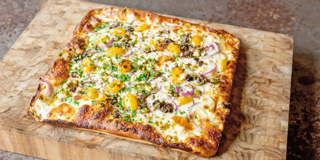 Mediterranean Pizza