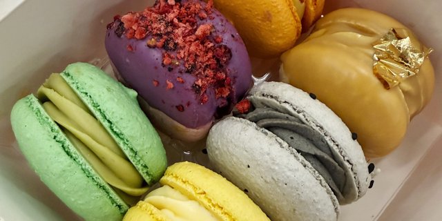 Black Sesame Macaron
