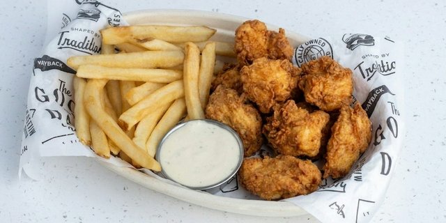 CHICKEN NUGGETS 8 PC BOX