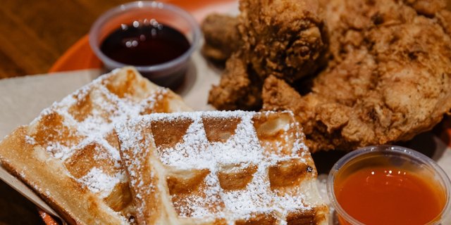 2 Pieces Fried Chicken & Waffles