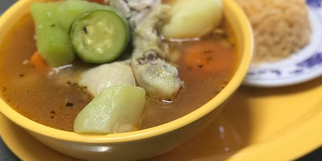 Caldo de Pollo