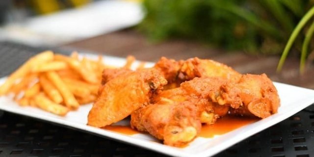 Chicken Wings & Fries