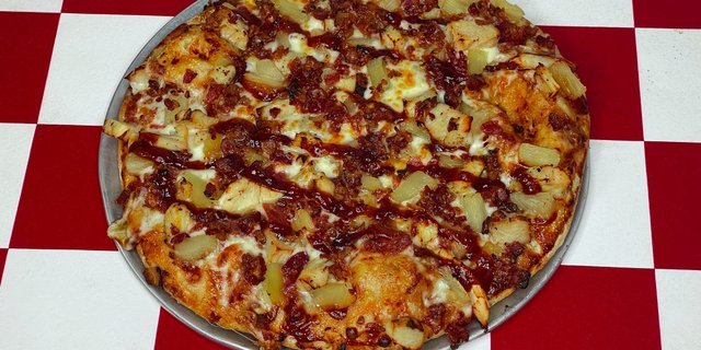 Luau BBQ Chicken Lovers Pizza