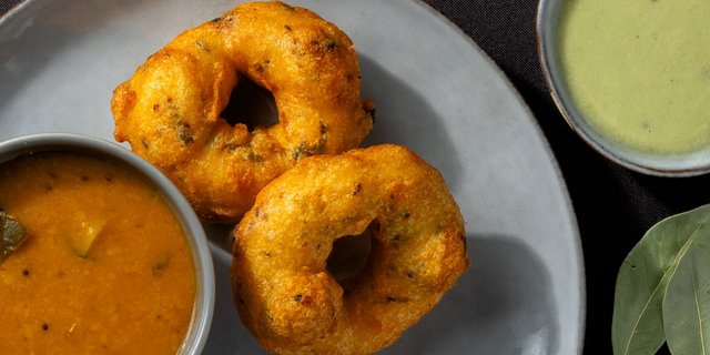 Medhu Vada