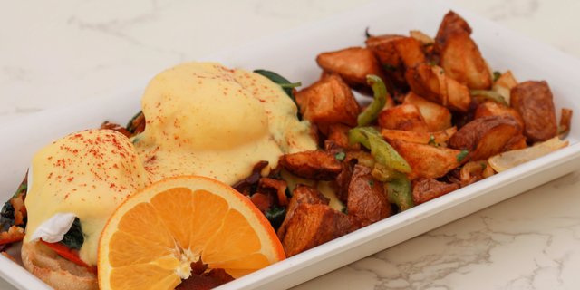 Bacon, Tomato & Spinach Eggs Benedict