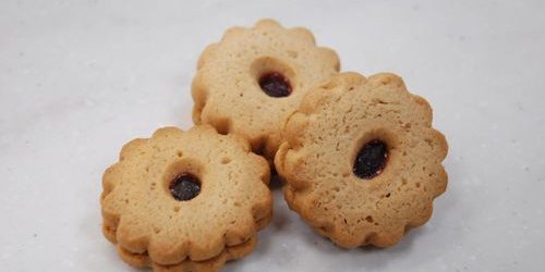 Lindzer Tarts w/ Raspberry Filling