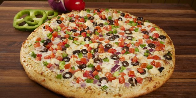 Creamy Garlic Chicken Pizza